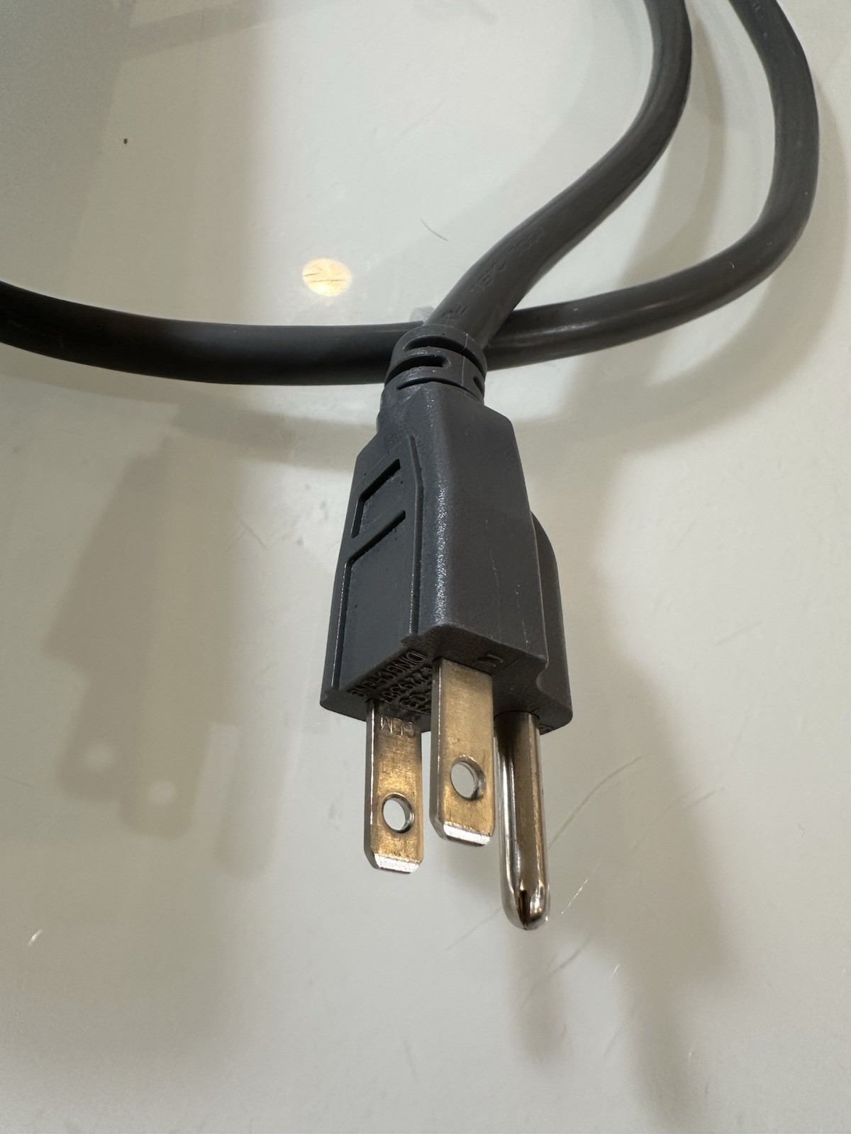 Insignia 6 Outlet 15A 125V AC 50/60Hz Voltage Protection Rating (VPR) Dark Grey