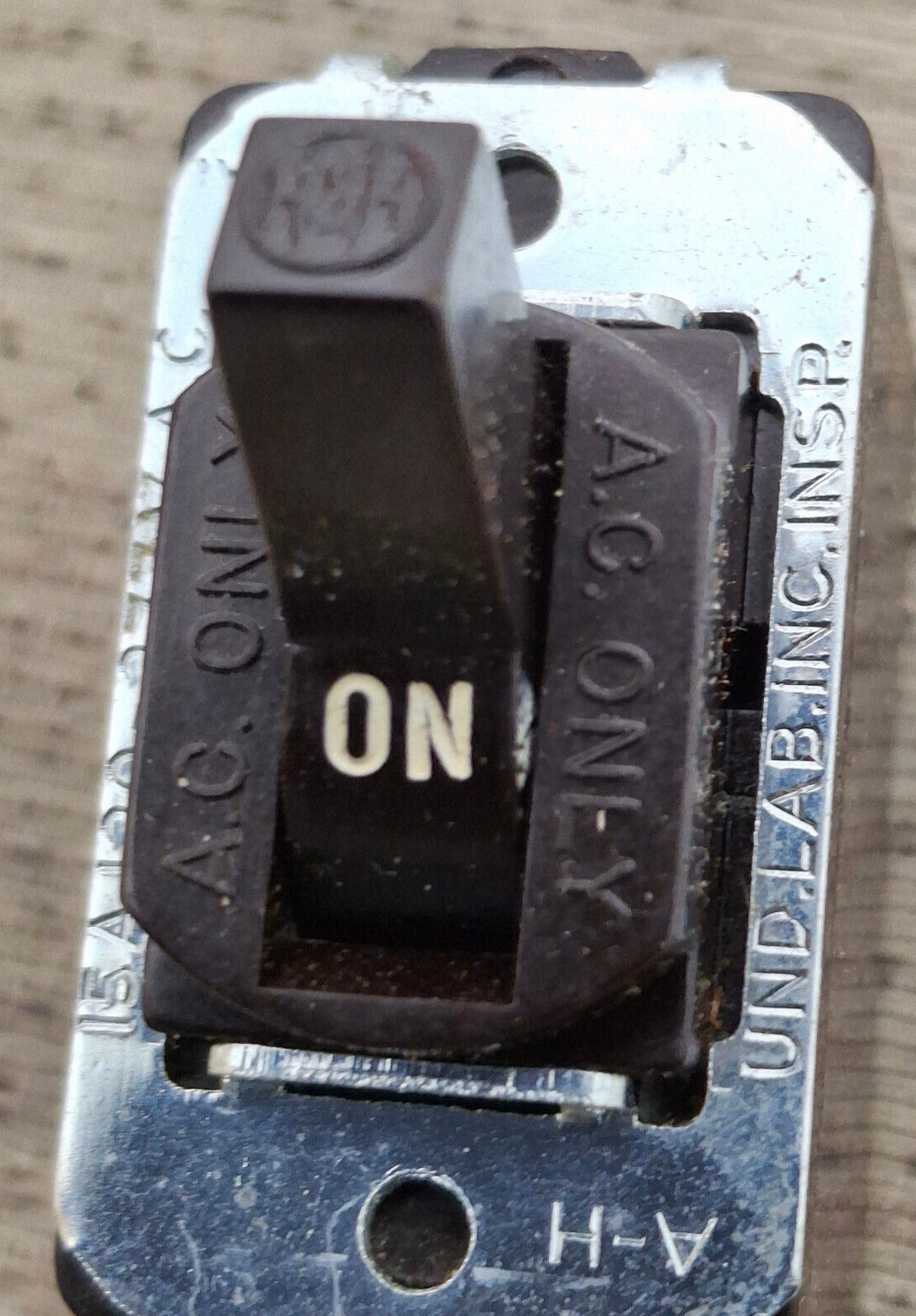💡 ARROW HART Brown 1 Pole Toggle Switch 15A 120-277V Push In Wire Terminal