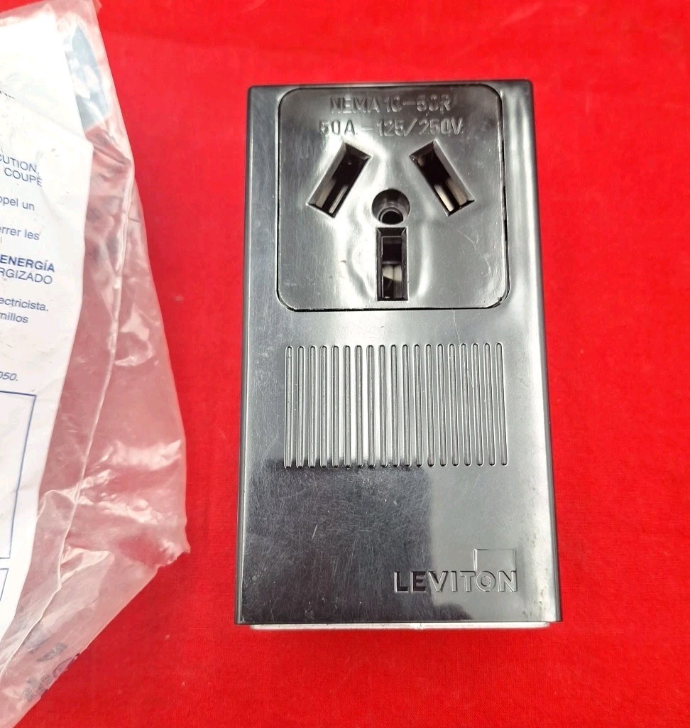 LEVITON 5054 Surface Mount Power Outlet 125V-250V NEMA 10-30R 30 Amp New