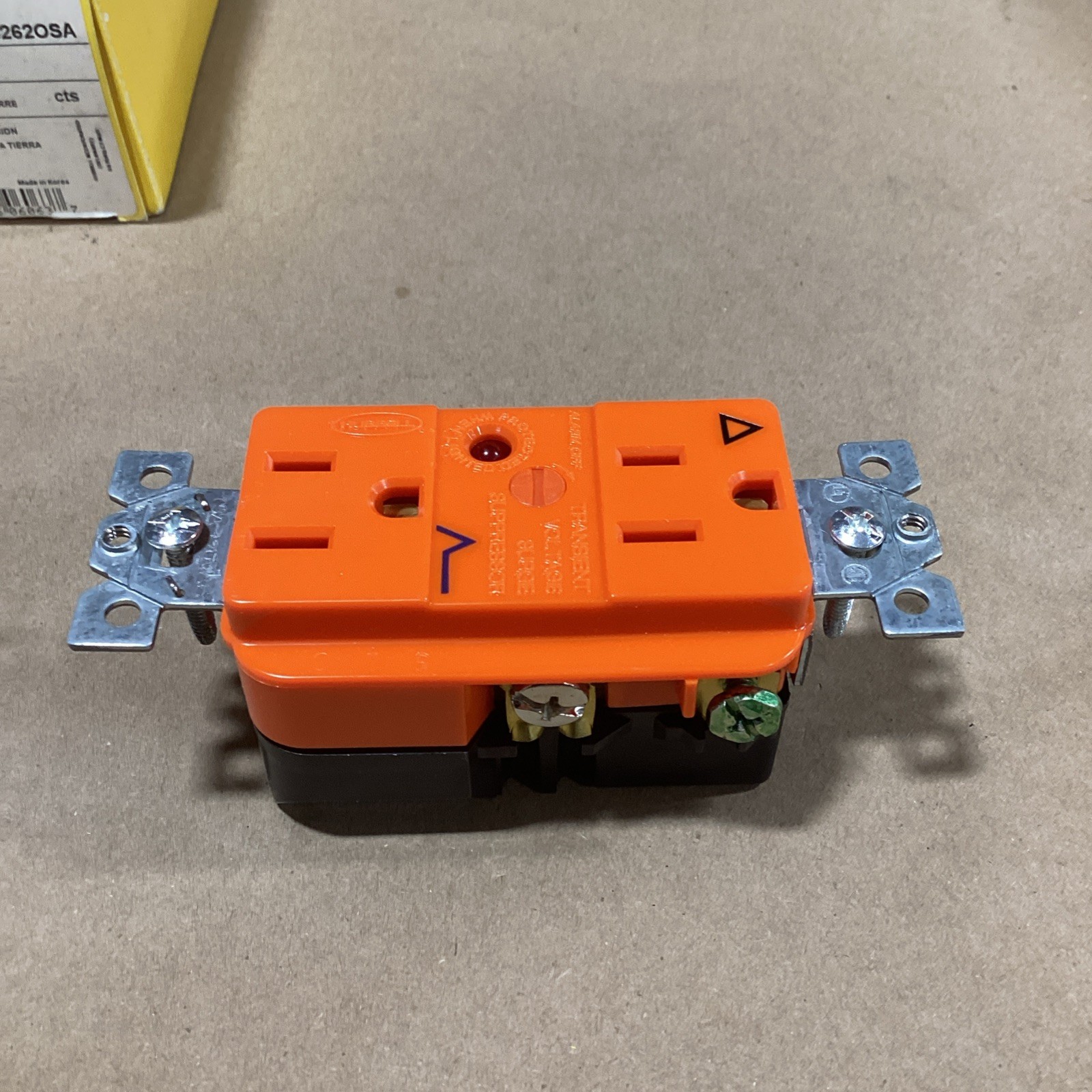 Hubbell IG5262OSA 15A Duplex Receptacle 125VAC, 15A NEMA 5-15R