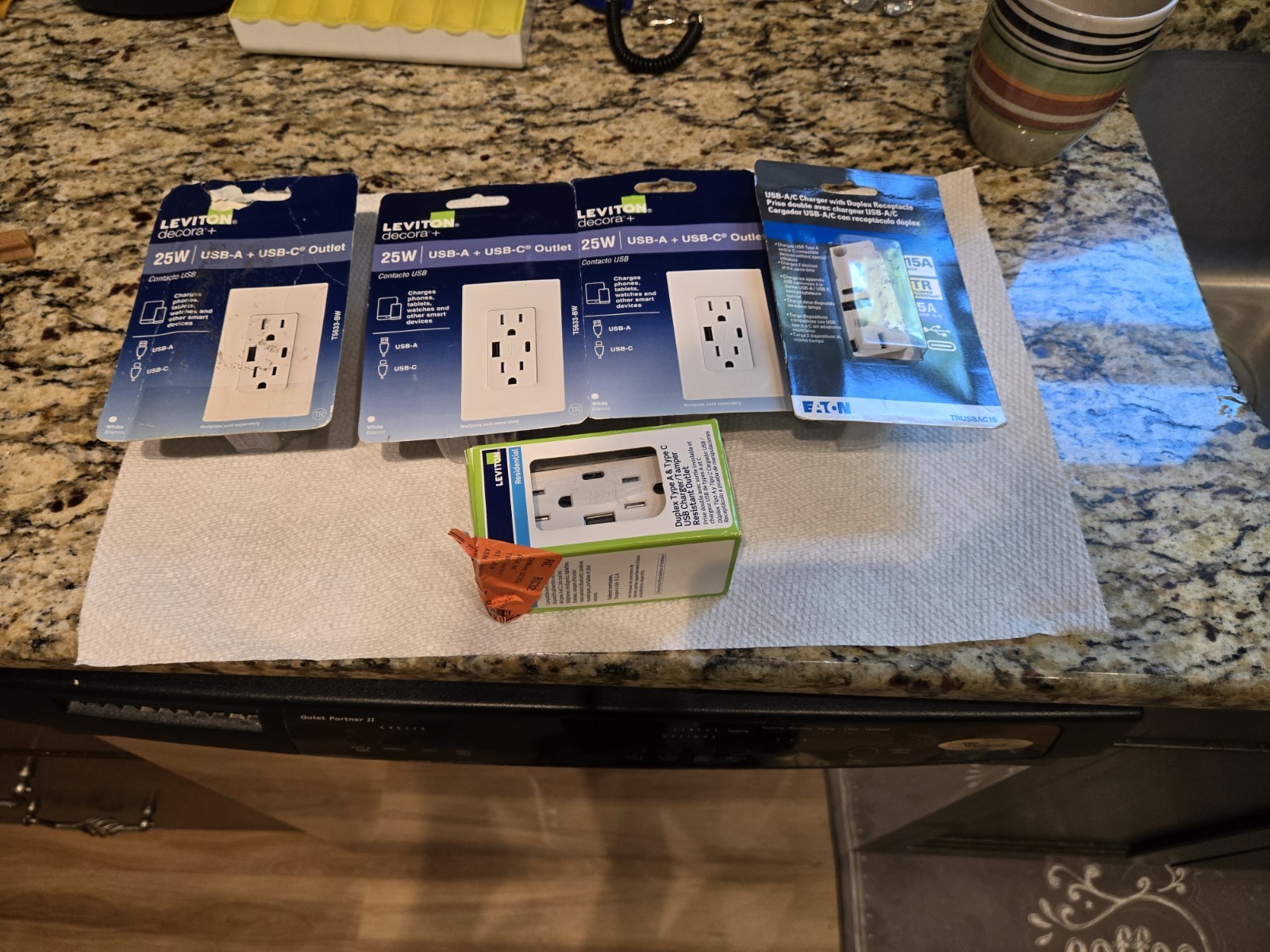 Leviton T5633-W. 5 PACK, USB Type A-C, Decora 15A Outlet TR, White.