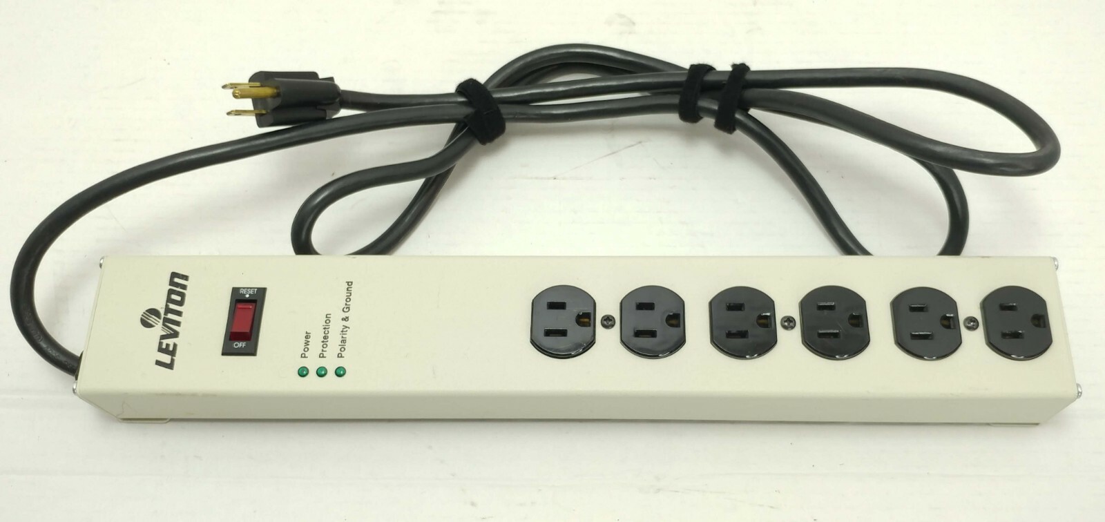 Leviton 5100-IPS 120/125V/Volts/vac 15A/Amp power strip heavy duty used