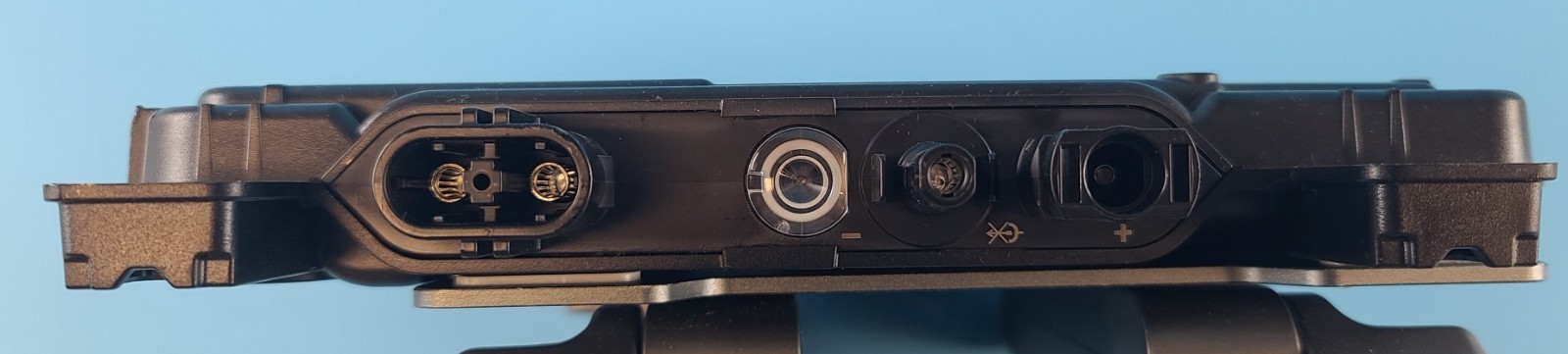 Microinverter (IQ8MC-72-M-US) MC4 Wire Connector no cap and mounting brackets