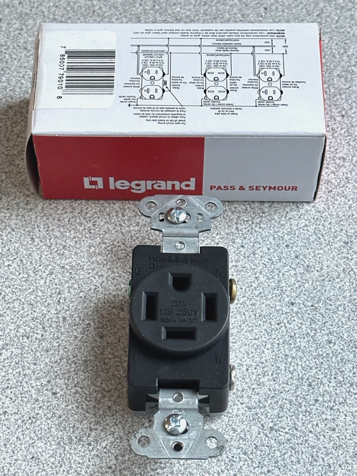 NEW Pass & Seymour 3820 Grounding Flush Receptacle Outlet 20A 125/250V 3P 4W