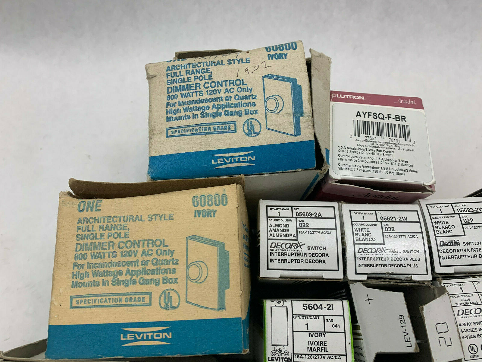 Leviton 80301 Lot Of Misc Dimmers 6606-AW Plates 80301-SW(16) See Pictures #E1