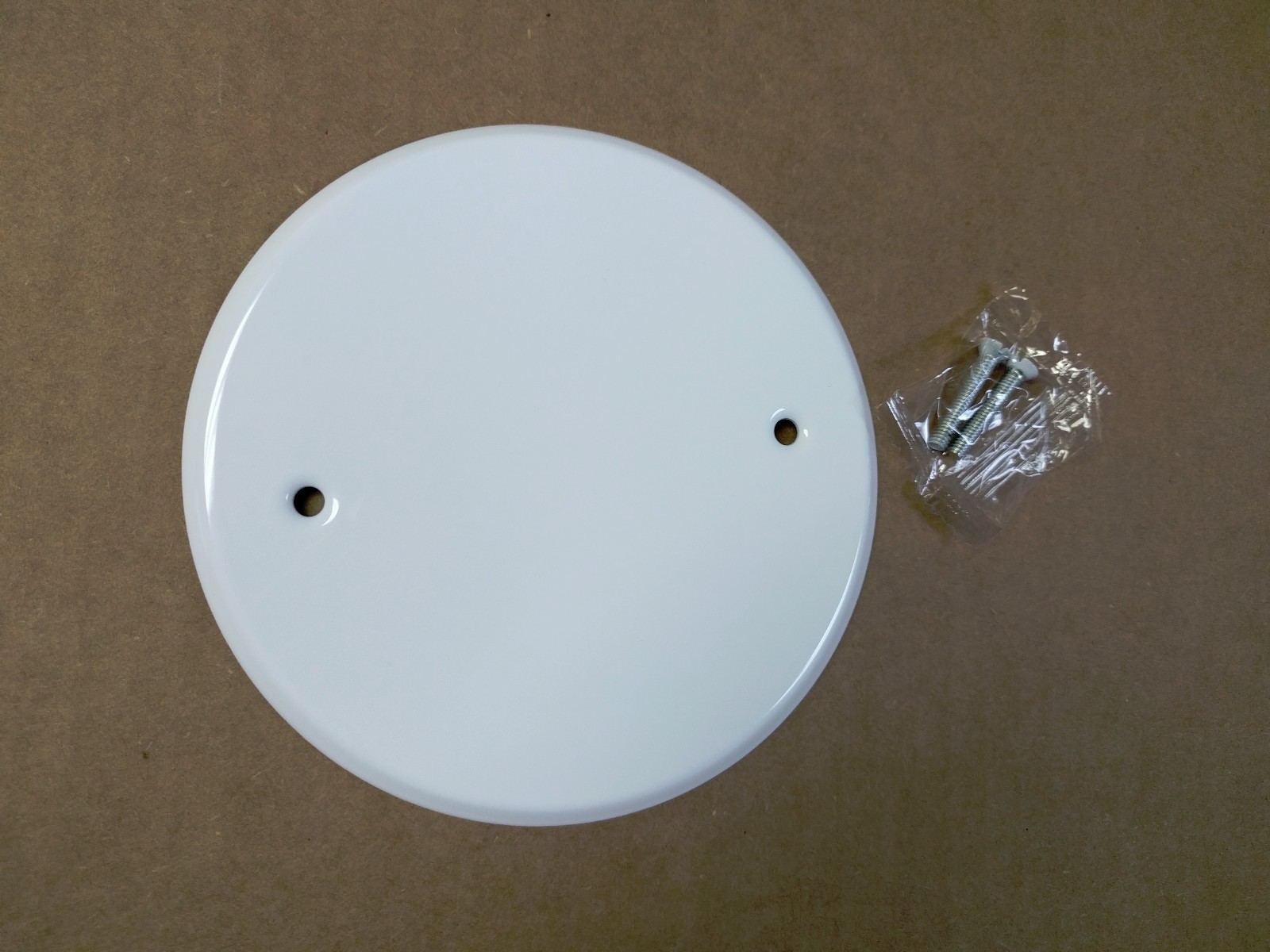 NEW 5″ Diameter Round Blank Ceiling Fan Box Cover for 4″ Electrical Box White
