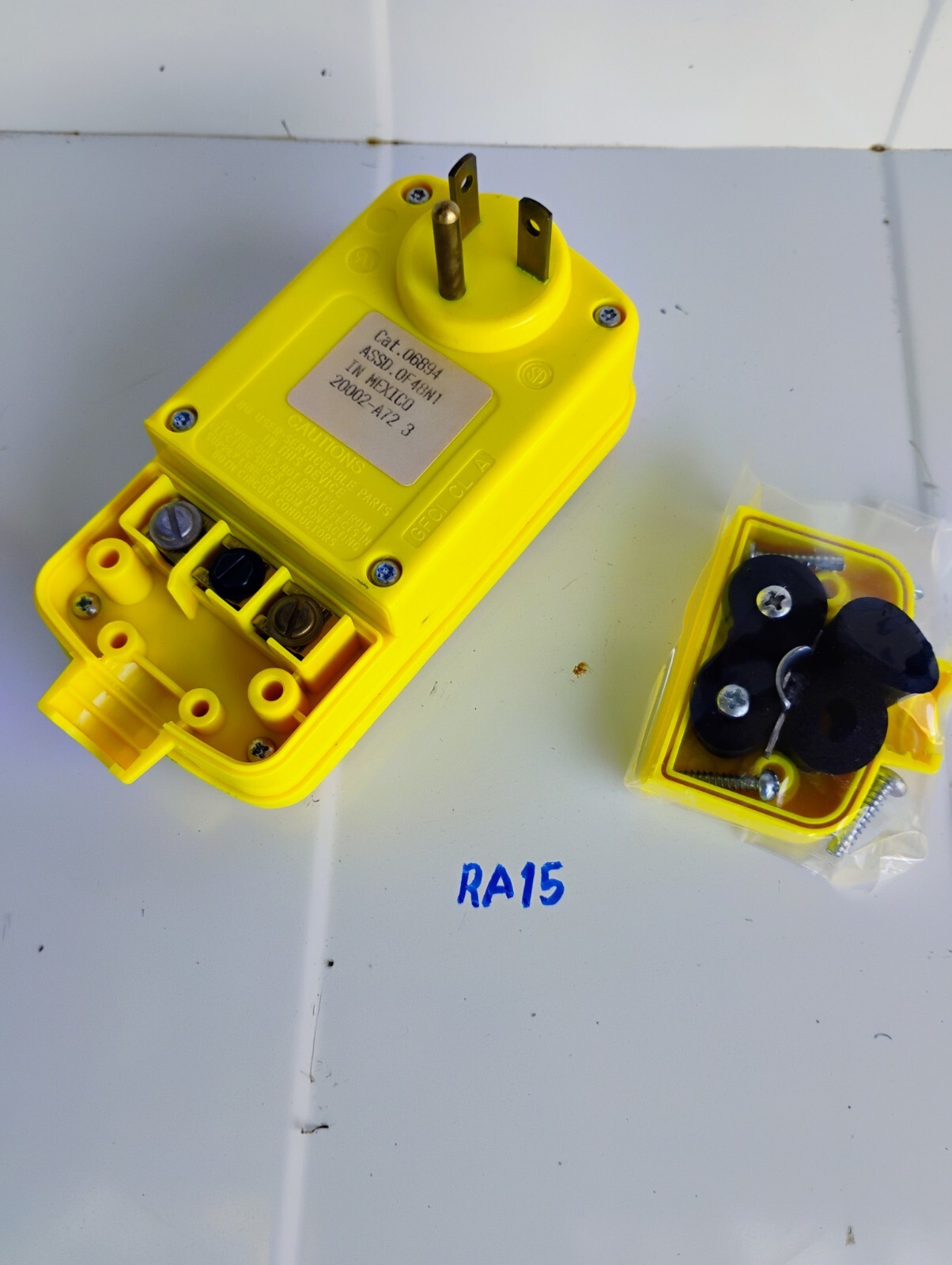 LEVITON 6894 RIGHT ANGLE PLUG IN GFCI MANUAL RESET