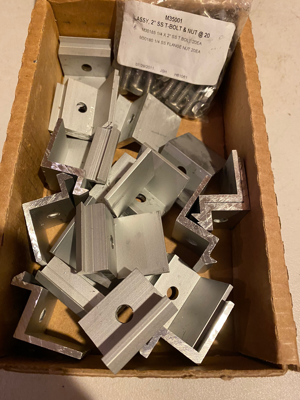 Box of 20 Unirac Solar Mount 302004C Solar Mount SM End Clamp D w/ Hardware