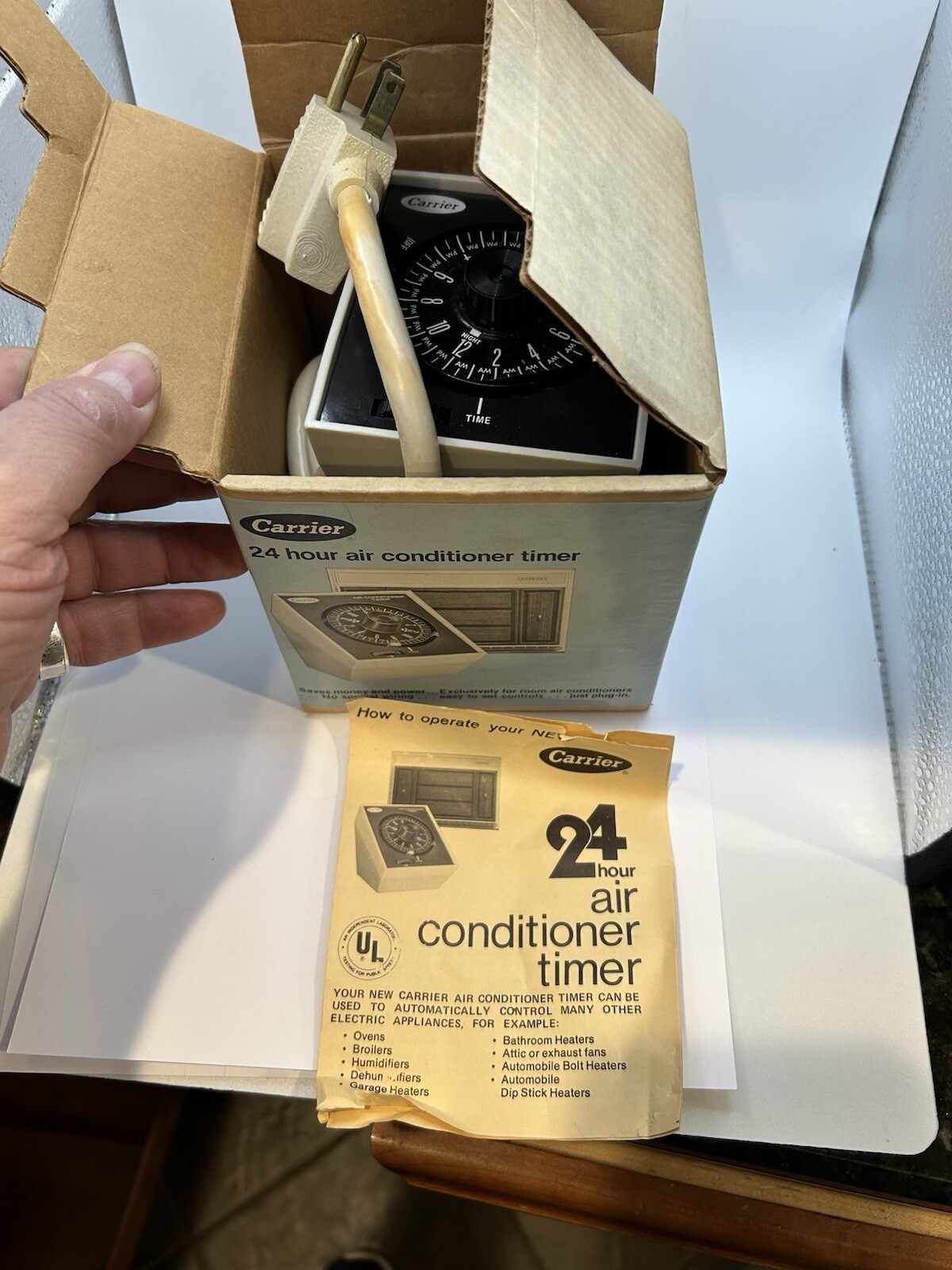 CARRIER AIR CONDITIONER TIMER BY INTERMATIC ( E-941-12), 125V 60 HZ 15 Amps