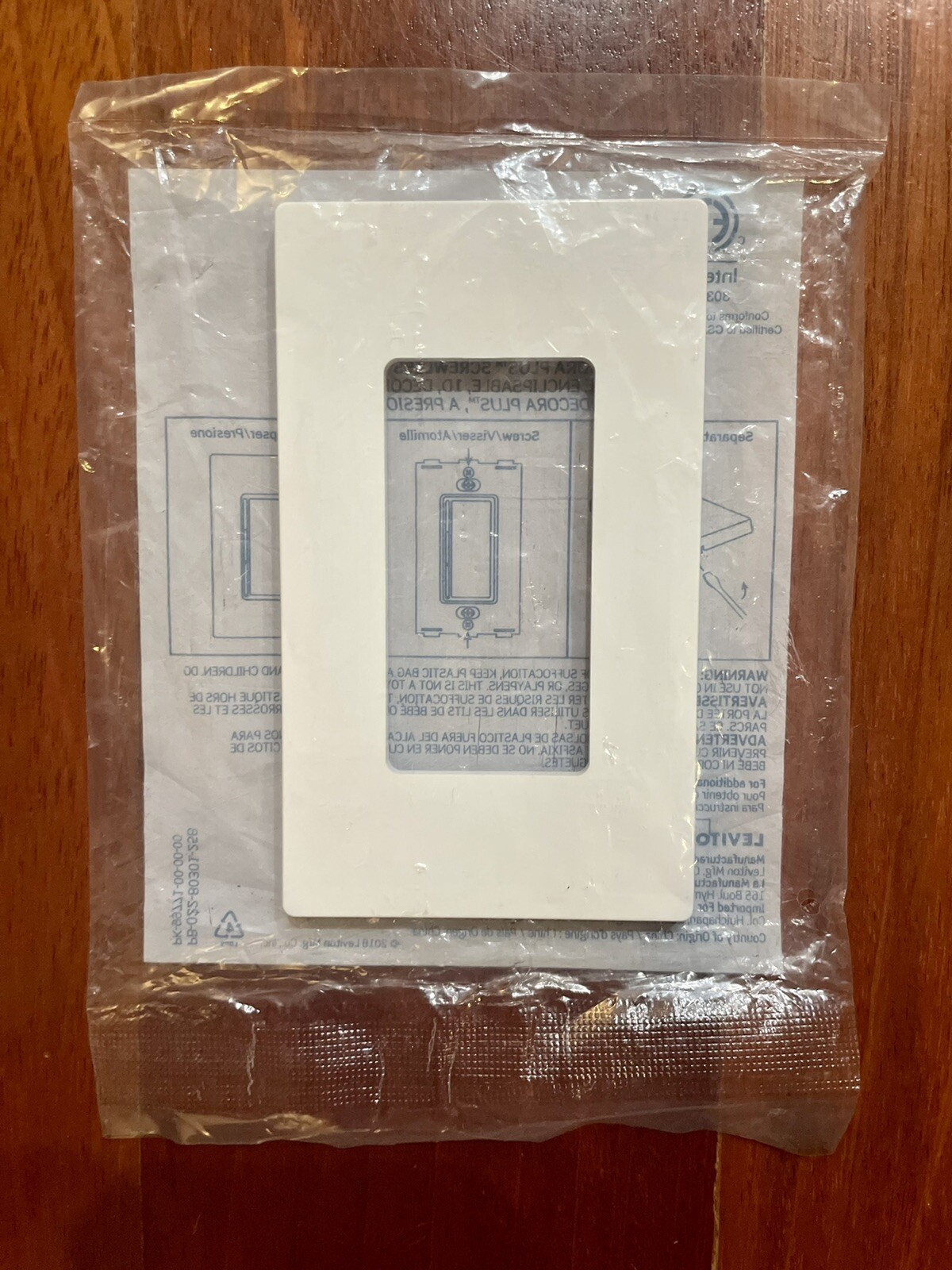 Leviton 1-Gang Decora Plus Screwless Wallplate (80301-SW)