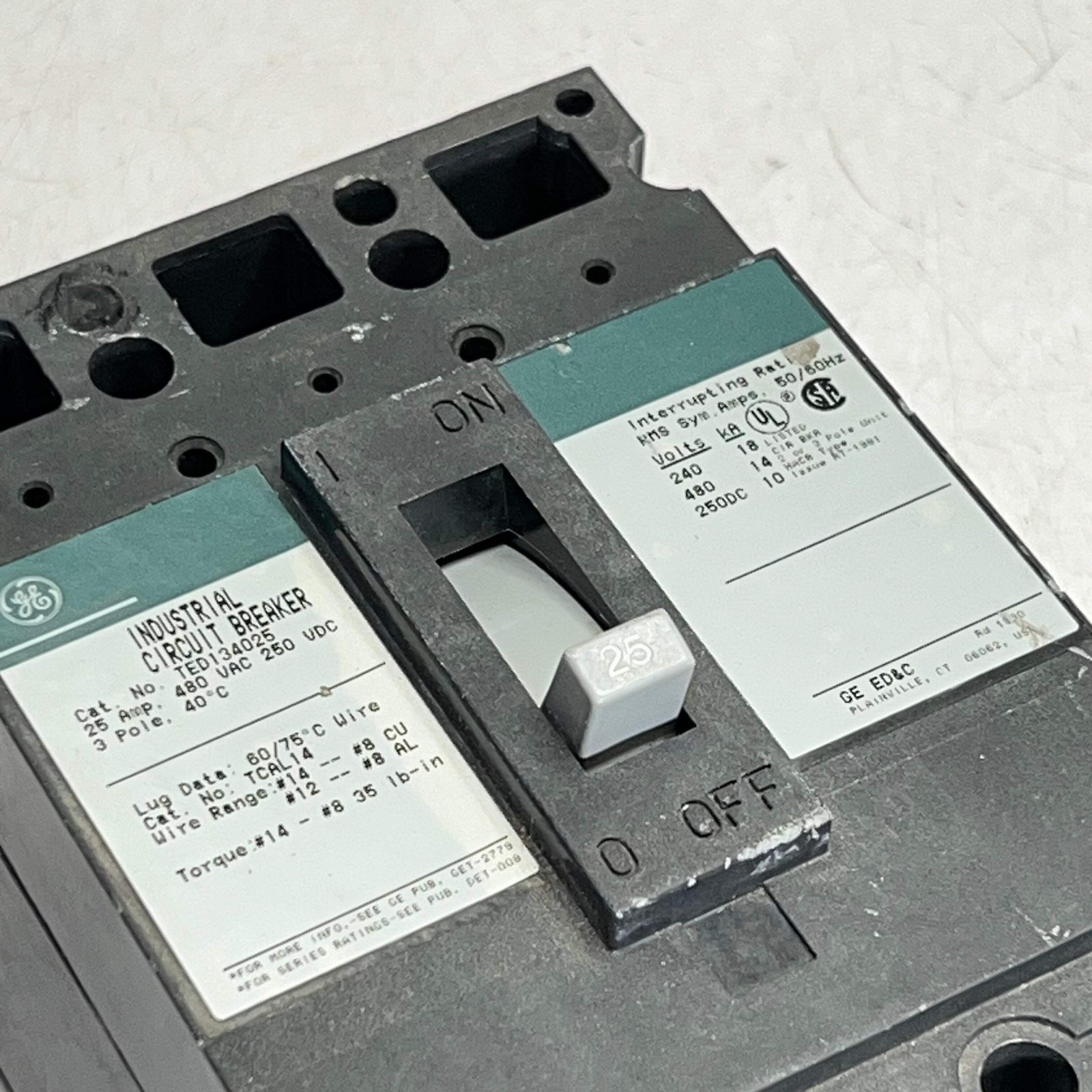 GENERAL ELECTRIC Molded Case Circuit Breaker 23 AMP 3 Pole TED134025 (Used)