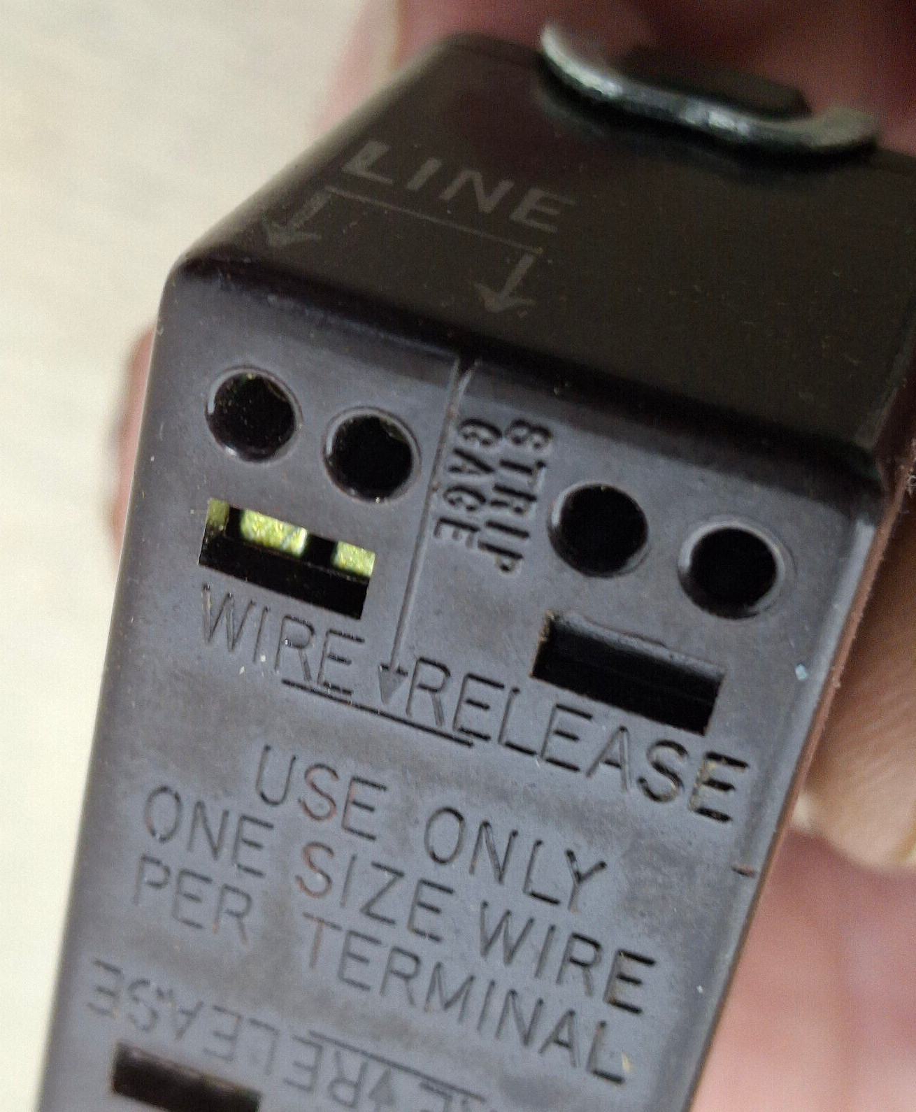 💡 ARROW HART Brown 1 Pole Toggle Switch 15A 120-277V Push In Wire Terminal