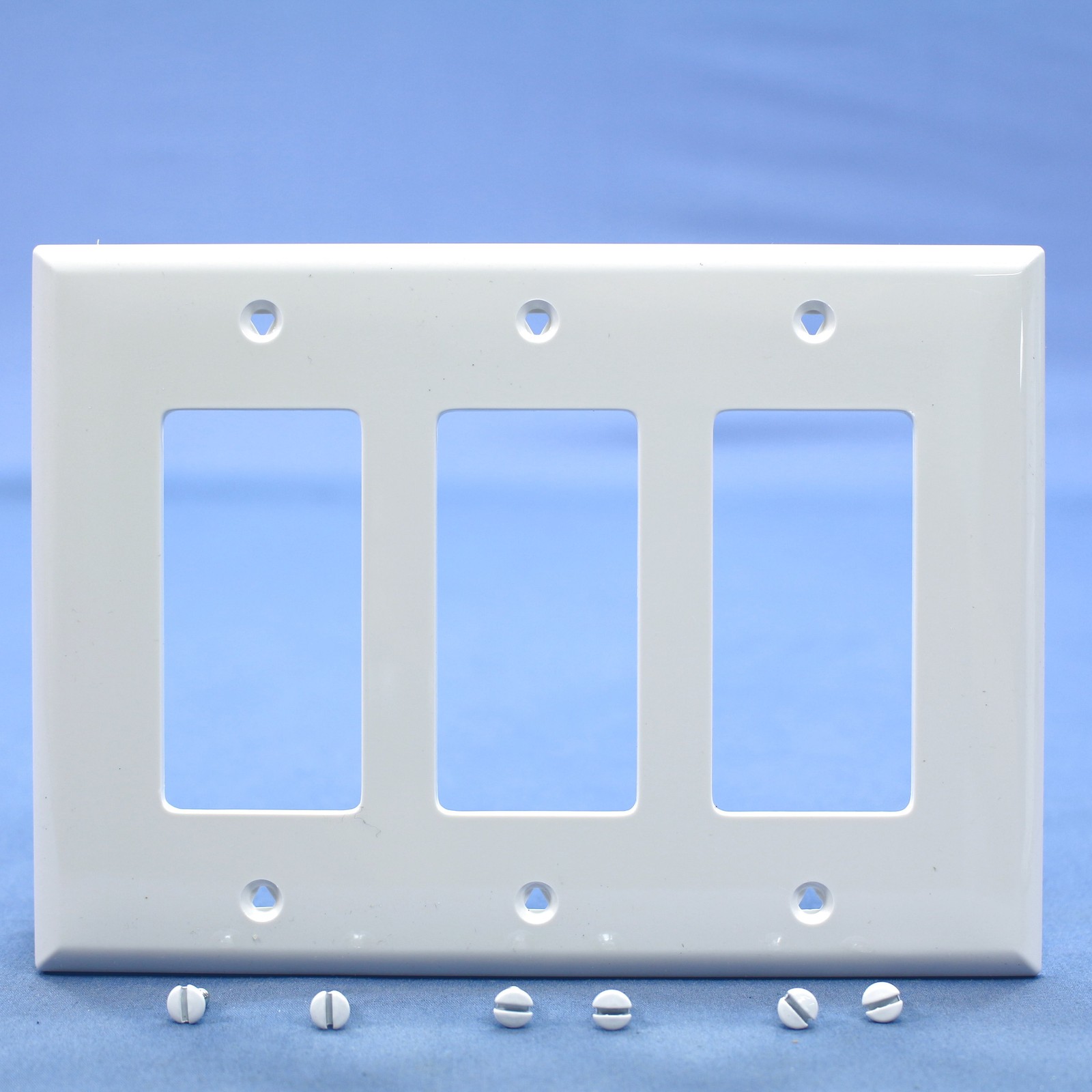 Cooper PJ263W White 3-Gang Decorator GFCI Nylon Mid-Size Wallplate Cover 15-pack