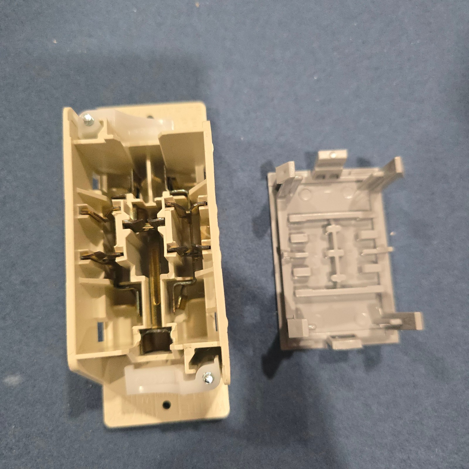 100 QTY P&S Slater DRYWALL Self Contained Single Receptacle SC-821 15A 125V
