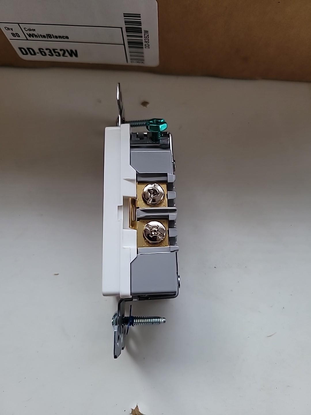 50 pk NEW Eaton 6352W-BU White Decorator Receptacle Duplex Outlet Heavy Duty 20A