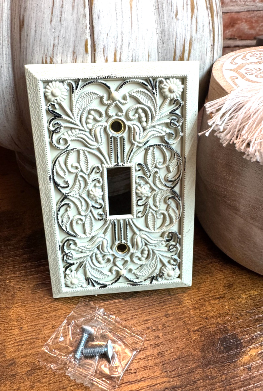 Filigree Wall Cover Switch Plate Single One Toggle Light Vintage Distress White