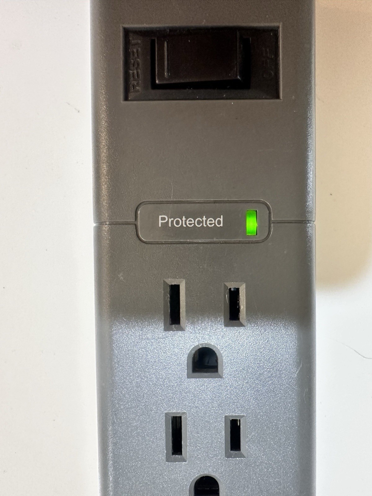 Insignia 6 Outlet 15A 125V AC 50/60Hz Voltage Protection Rating (VPR) Dark Grey