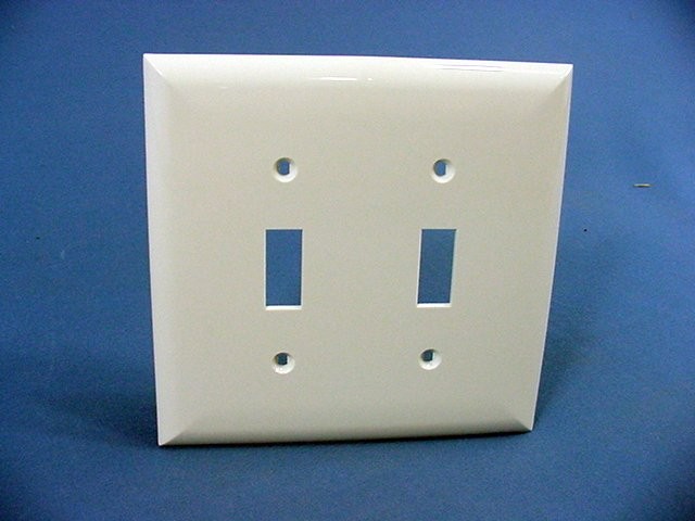 GE White 2-Gang Toggle Switch Unbreakable Nylon Wallplate Cover w/o Screws 600pc