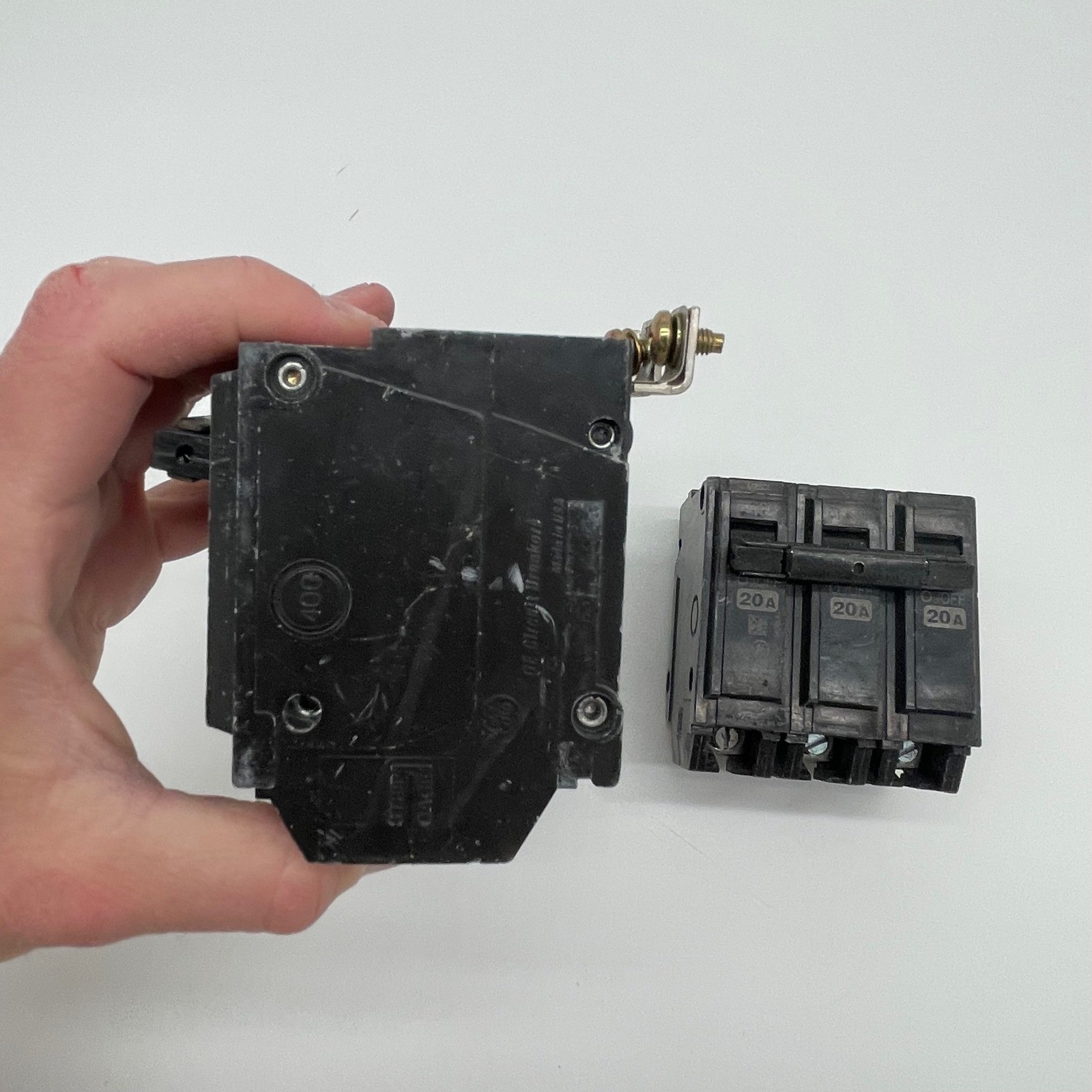 (Lot of 2) GE THQB32020 3-Pole 20A 240V Bolt-On Circuit Breaker THQB 20 Amp 3P