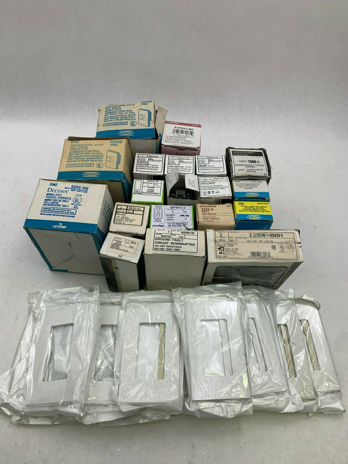Leviton 80301 Lot Of Misc Dimmers 6606-AW Plates 80301-SW(16) See Pictures #E1