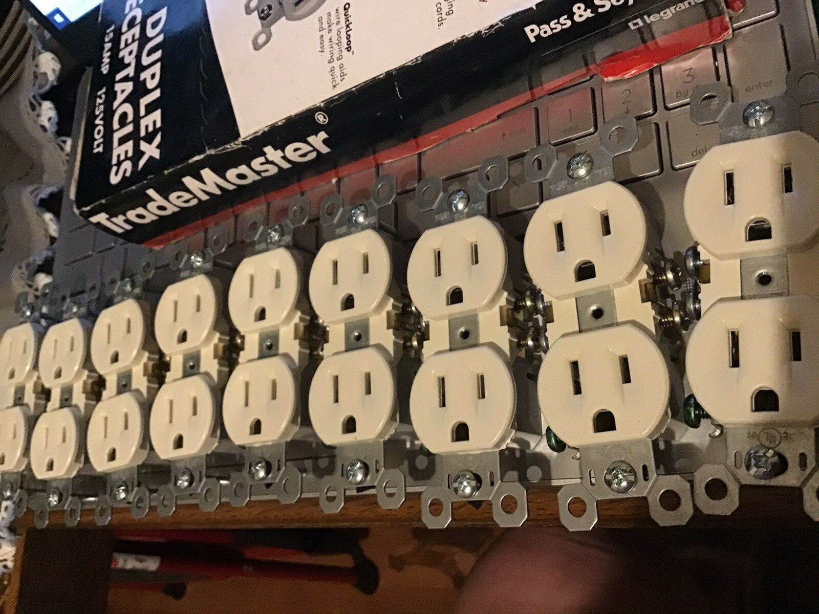 9 Pack Outlet Receptacles 125 Volt 15 Amp Side & Push Wired