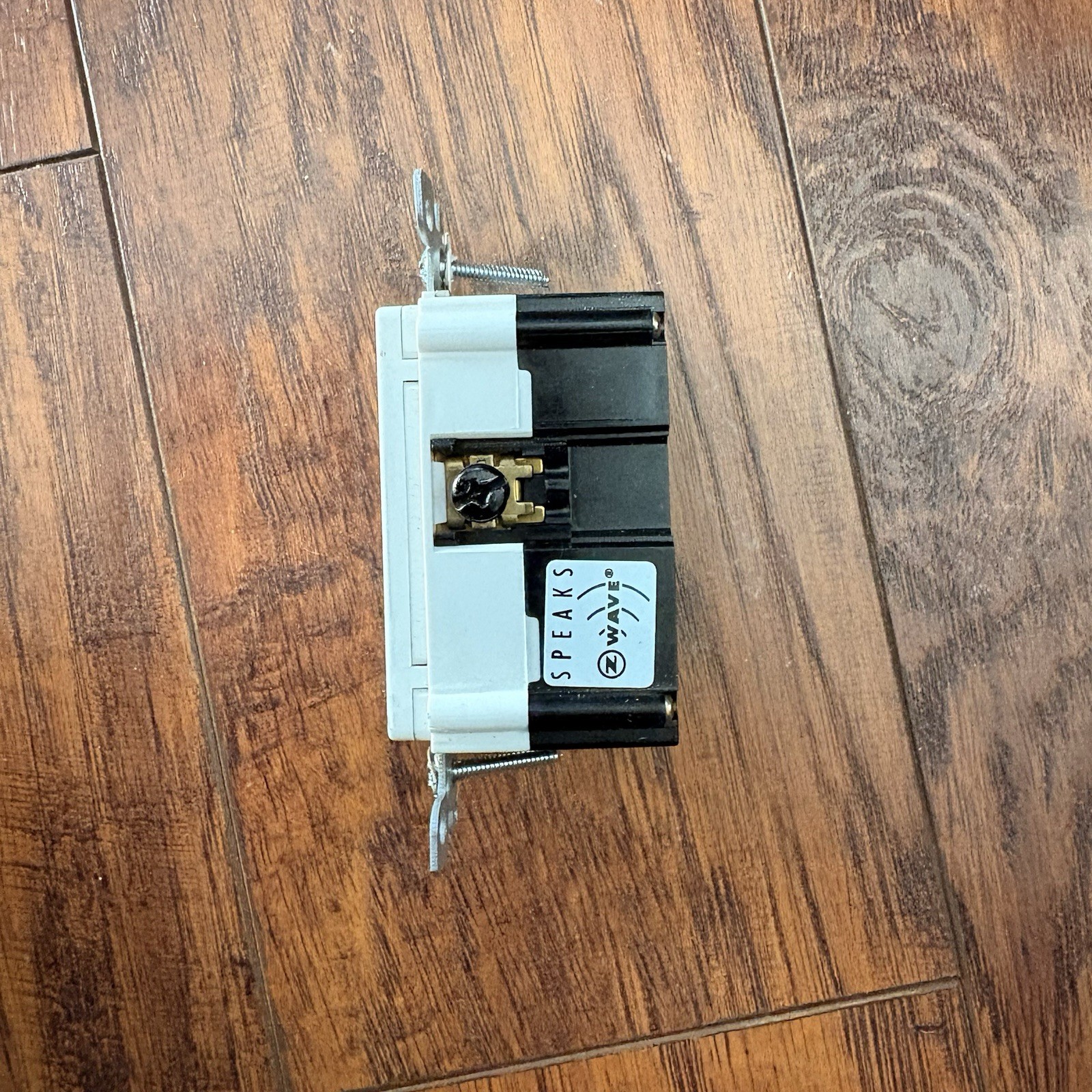 Leviton Wall Plug DZR15 Decora Z-Wave White App Control 15-Amp Duplex Receptacle