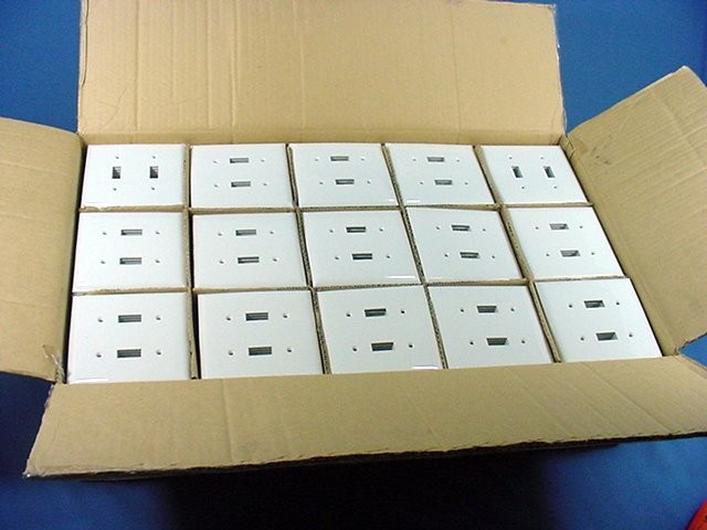 GE White 2-Gang Toggle Switch Unbreakable Nylon Wallplate Cover w/o Screws 600pc