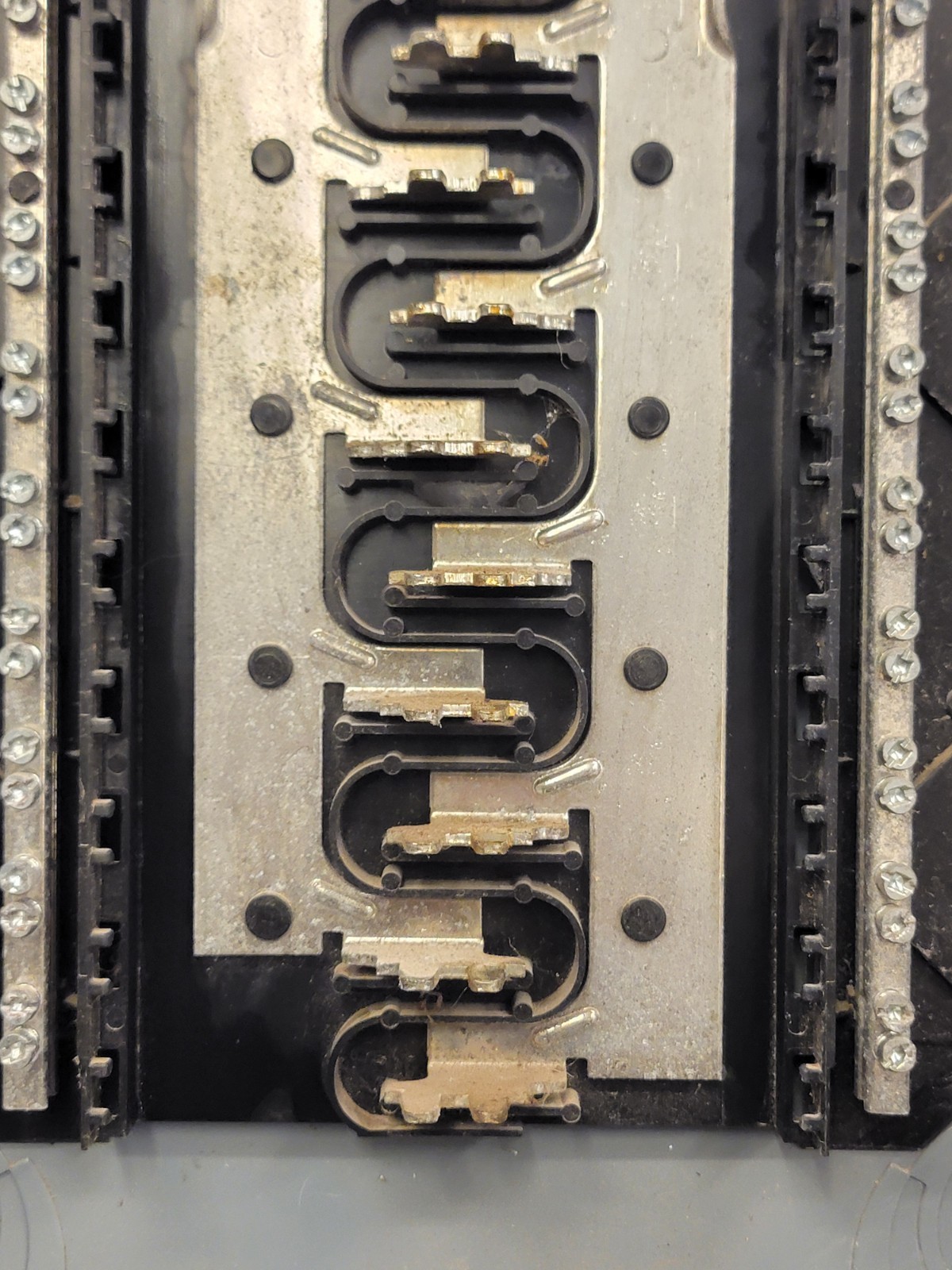 Square D HOM2040M100PRB Homeline Main Breaker Installed Load Center, 40 Poles,