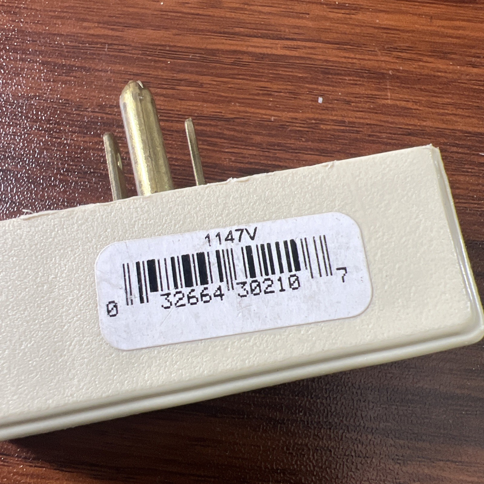 Cooper 1147V-BOX Three Outlet Grounding Outlet Adapter 3 Wire Ivory Tested! 🍀