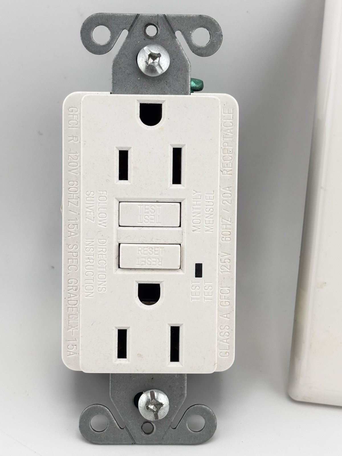 1- 15AMP SELF TEST GFCI RECEPTACLE 125V BACK SIDE WIRED WHITE