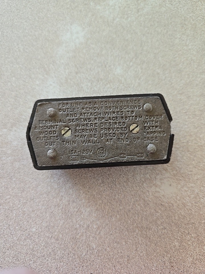 Leviton 15A 125V Surface Brown Commercial/Residential Outlet