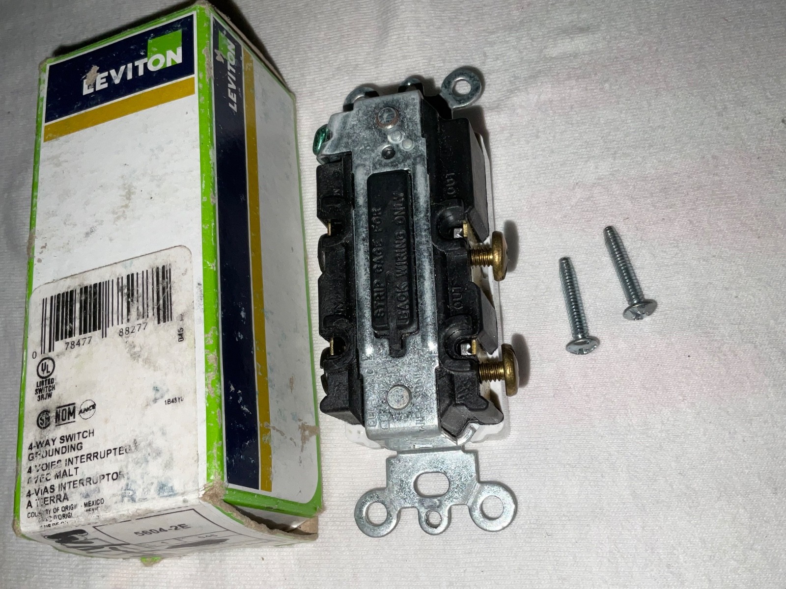 Leviton 5604-2E-W Decora 4 Way Switch Grounding Interrupter 1-Pack Electrical
