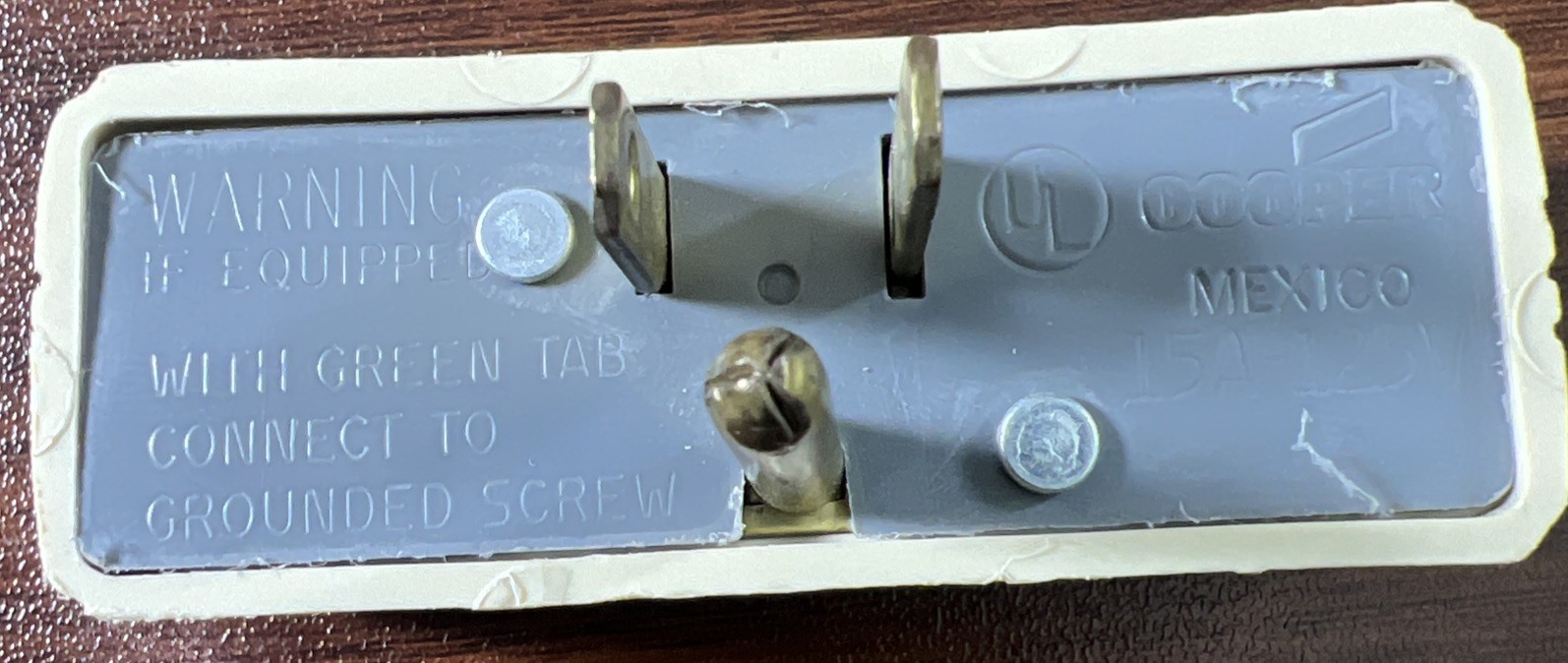 Cooper 1147V-BOX Three Outlet Grounding Outlet Adapter 3 Wire Ivory Tested! 🍀