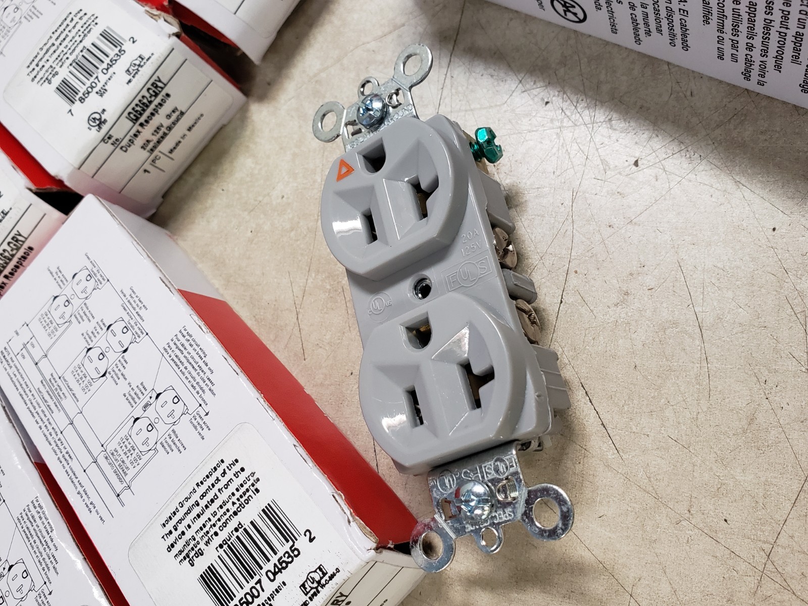 x10 – Legrand IG5362-GRY 20 Amp Isolated Ground Grade Duplex Receptacle Grey