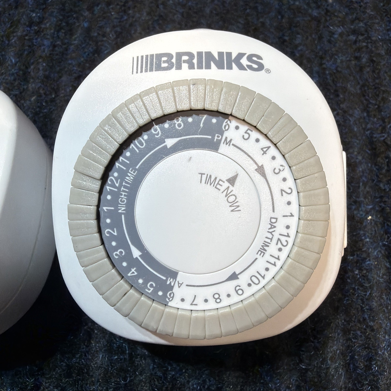 2 Brinks Grounded 24-Hour Mechanical Timer (16-ULD/3A) 15 Amp 125V – 60Hz Indoor