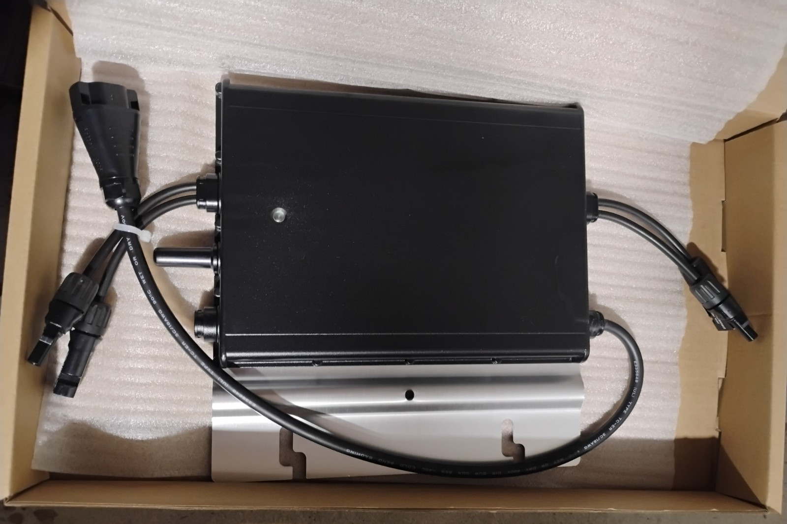 Hoymiles HM-600NT 2 in 1 Microinverter Inverter 600W Single Phase – Fast Ship