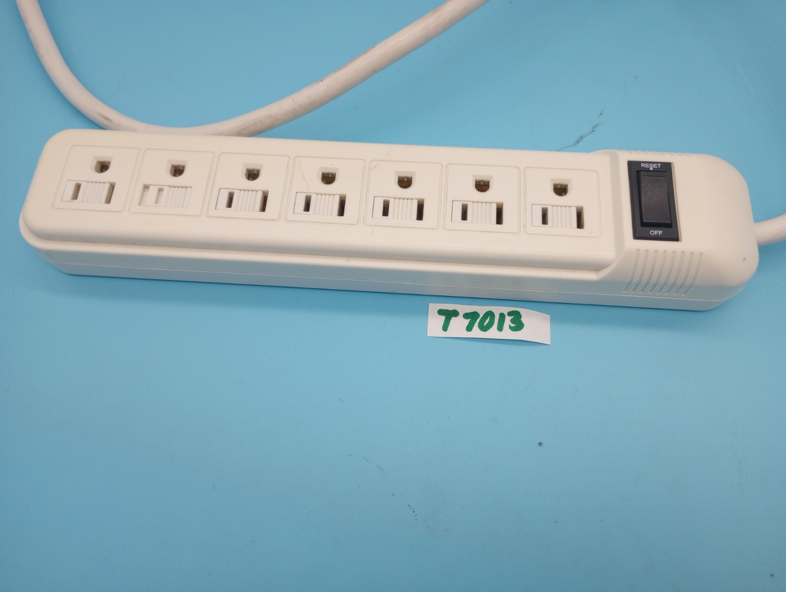 Relocatable Power Tap Electronic 6 Outlet Strip 15A 125V 60HZ 3FT