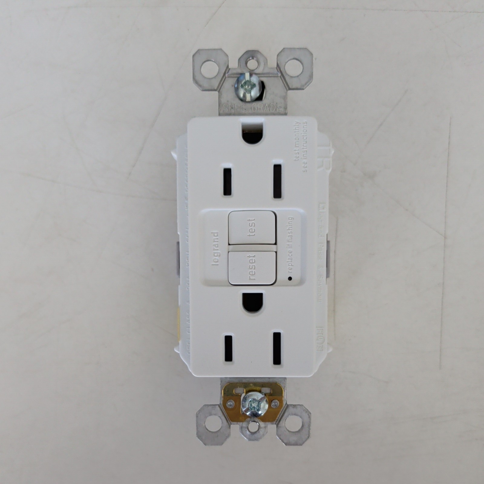 Legrand Radiant Tamper-Resistant 15A Duplex Self-Test GFCI Receptacle 1597TRW