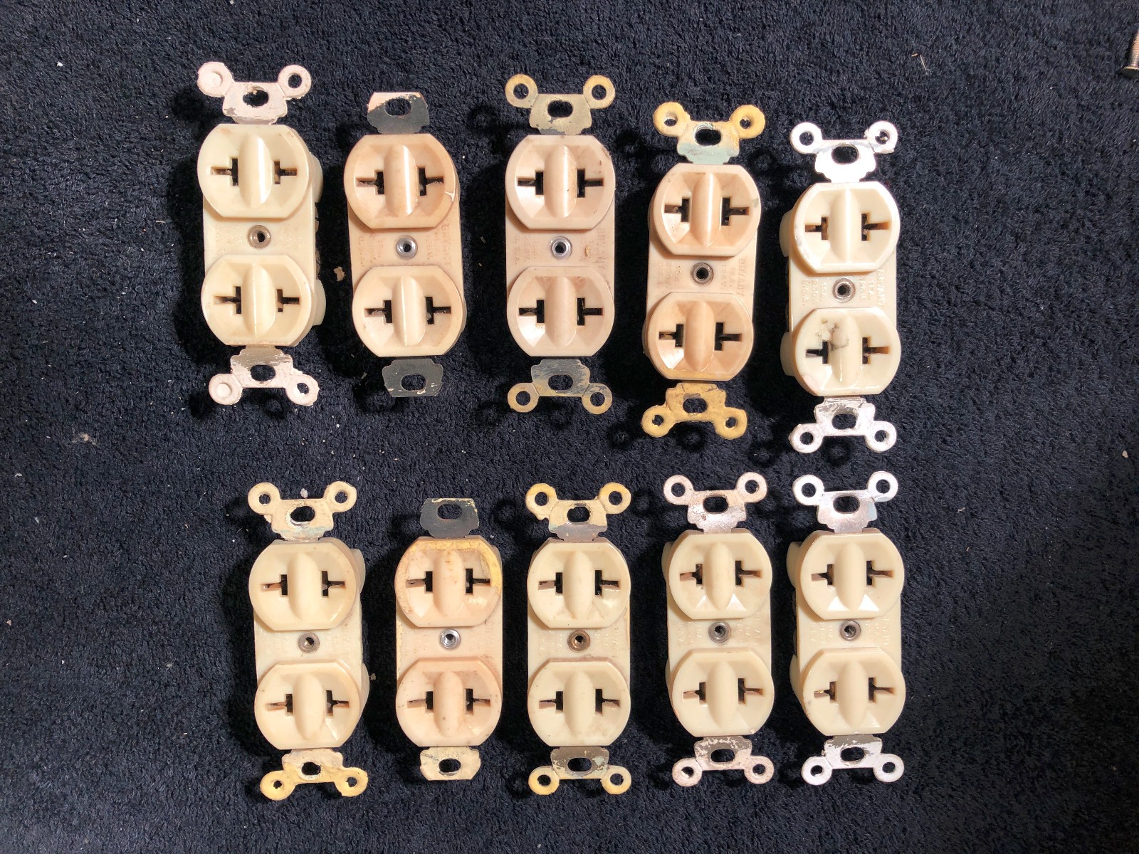 Double T-Slot Duplex Outlet Receptacle Ivory Used Lot of 10 NEMA 2-15P/C 2-15R