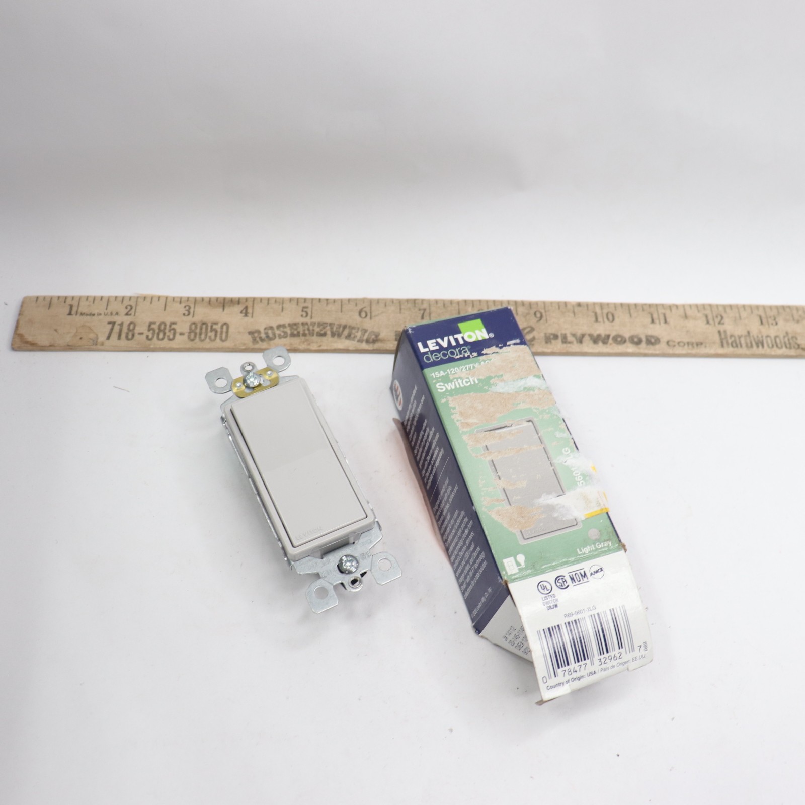 Leviton Decora 15 Amp Single-Pole Ac Quiet Rocker Switch, Light Gray