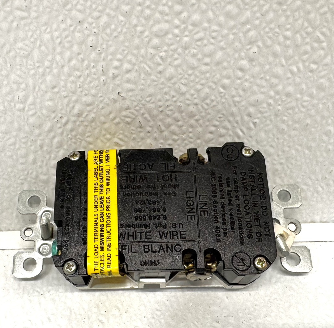 Leviton M42-GFNT2-4W GFCI Outlet