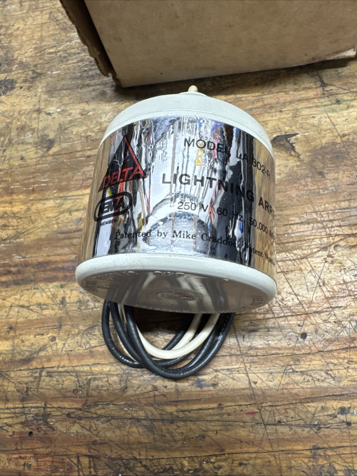 Delta LA302R 125‑250V AC Lightning Arrestor Single Phase 3 Wire Surge Protector