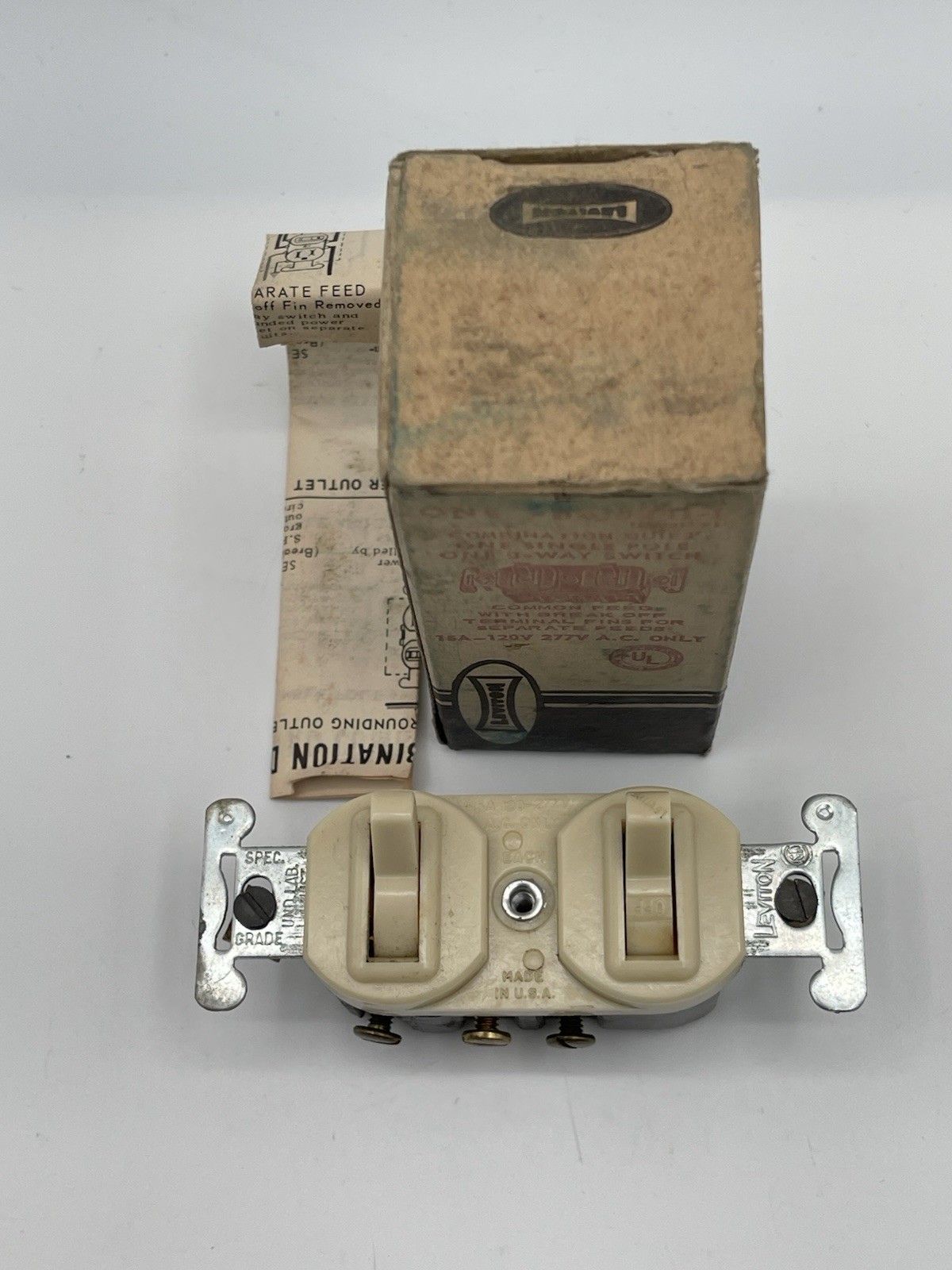 Leviton 5241-I Single-Pole 3-Way AC Combo Switch Ivory 15A 120/277V NOS