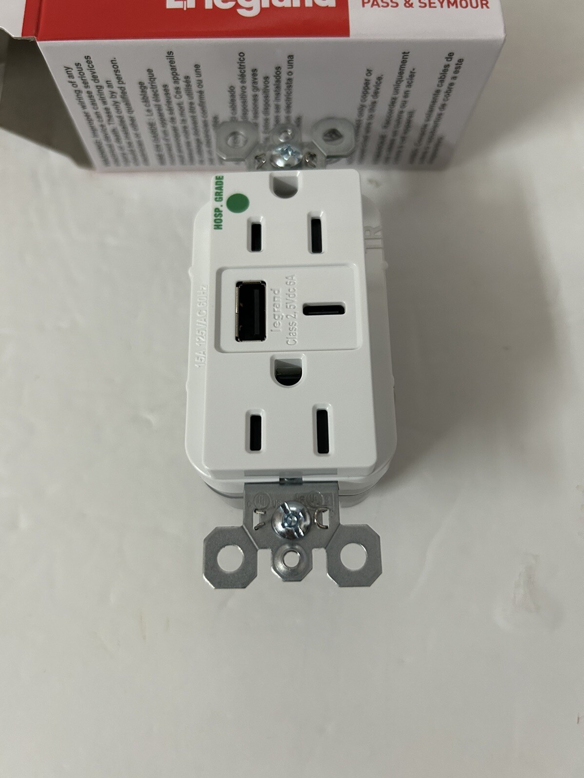 Pass Seymour Legrand TR15HUSBACW USB Charger Tamper Resistant Receptacle 15A 125