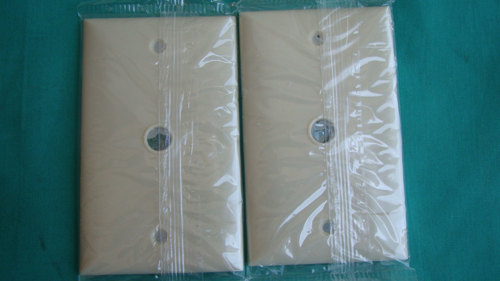 2 PCS Sierra Wall Plate Smooth Plastic P-11-1