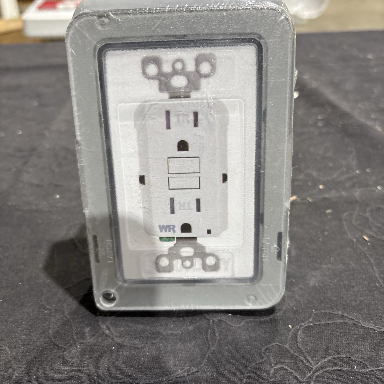 Electric 1Gang Extra Duty Non-Metallic Weatherproof Receptacle Cover (2)