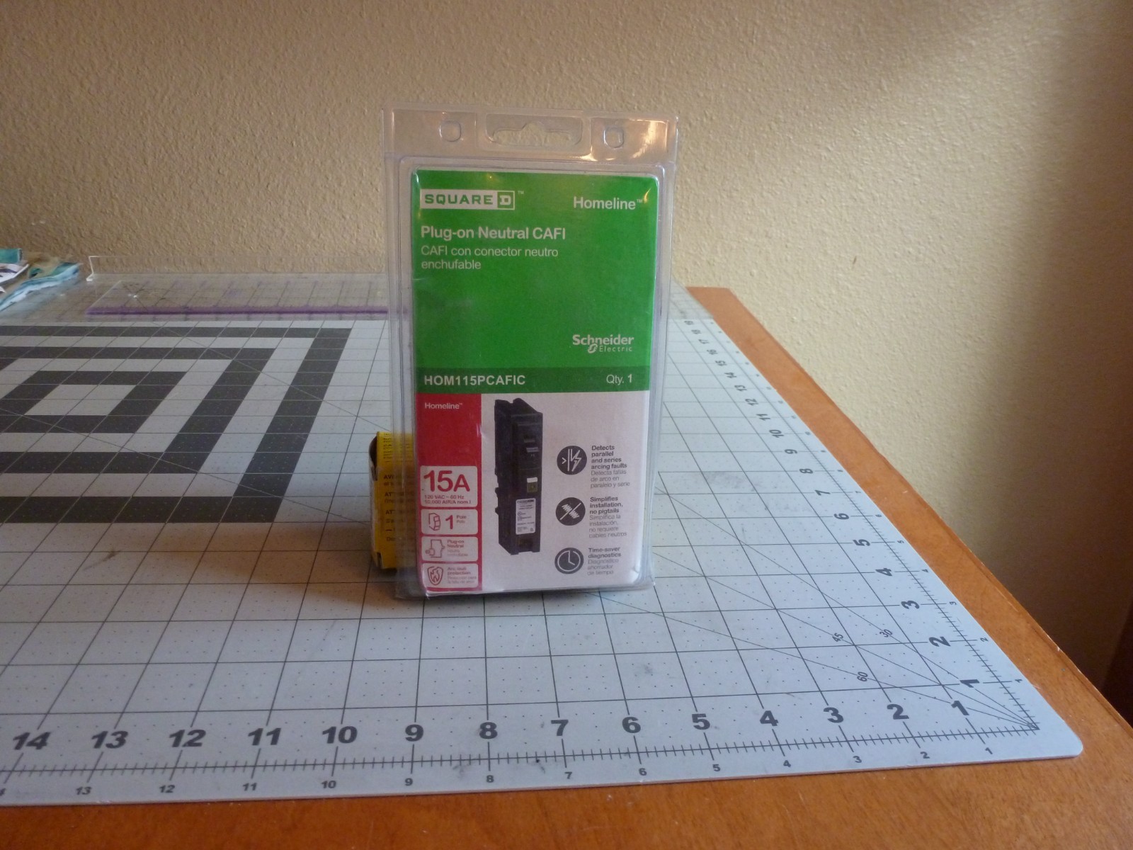 Square D HOM115PCAFIC Circuit Breaker: 15A -120V – 1 Pole – Plug-on Neutral -NEW