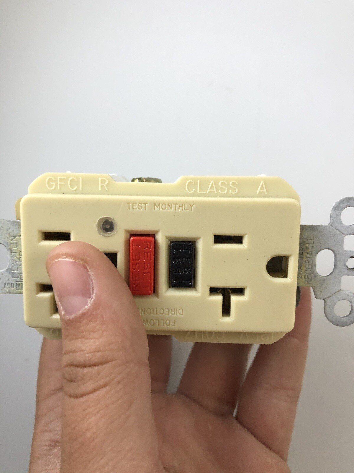 Leviton GFCI Duplex Outlet 20 Amp X1.6