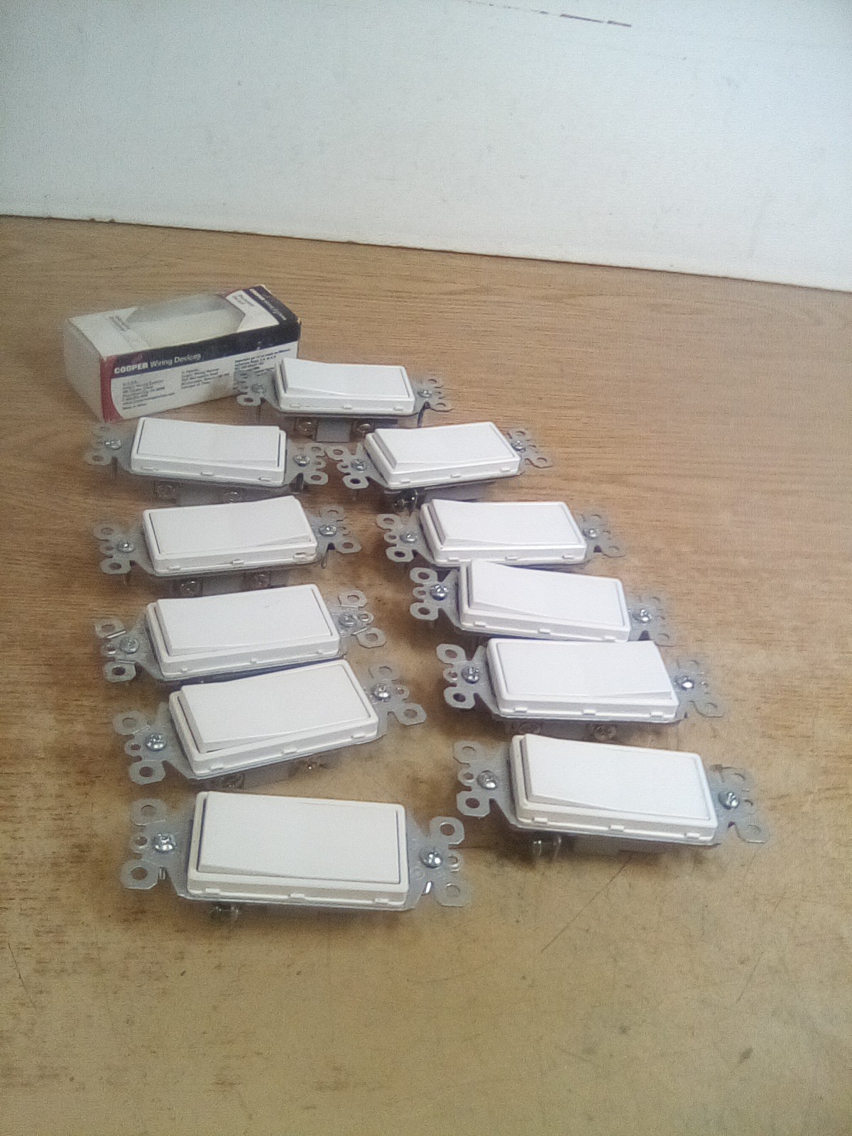 Lot Of 12 (11) Legrand Pass & Seymour & (1) Cooper Decorator Switch 15A 120V