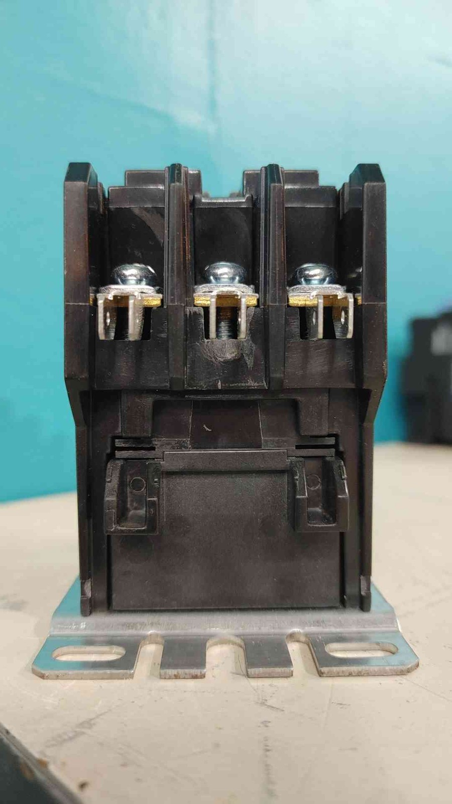 Eaton C25DND330A Definite Purpose Contactor 3 Pole 30A 110V 120V Coil C25DND330
